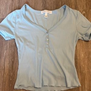 light blue tee, slightly cropped